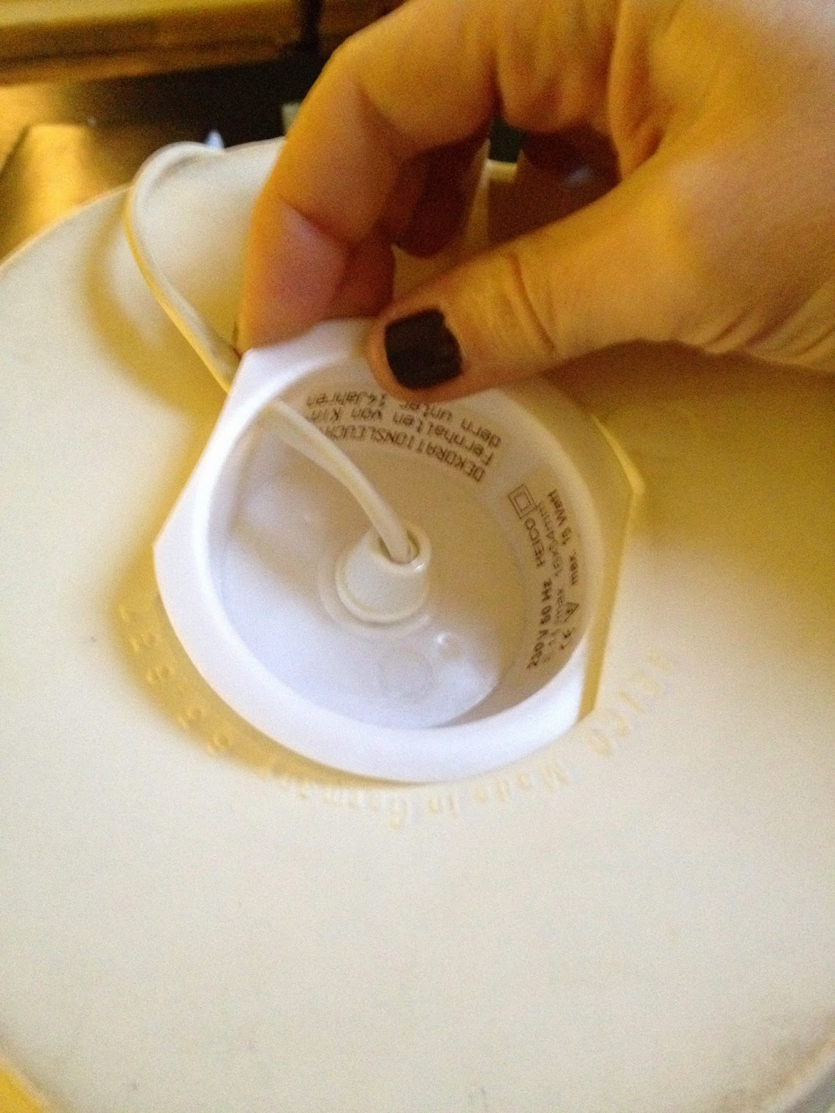 Changer l'ampoule de sa lampe champignon Egmont HEICO.