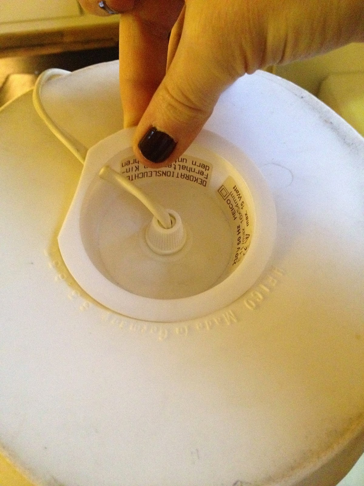 Changer l'ampoule de sa lampe champignon Egmont HEICO.