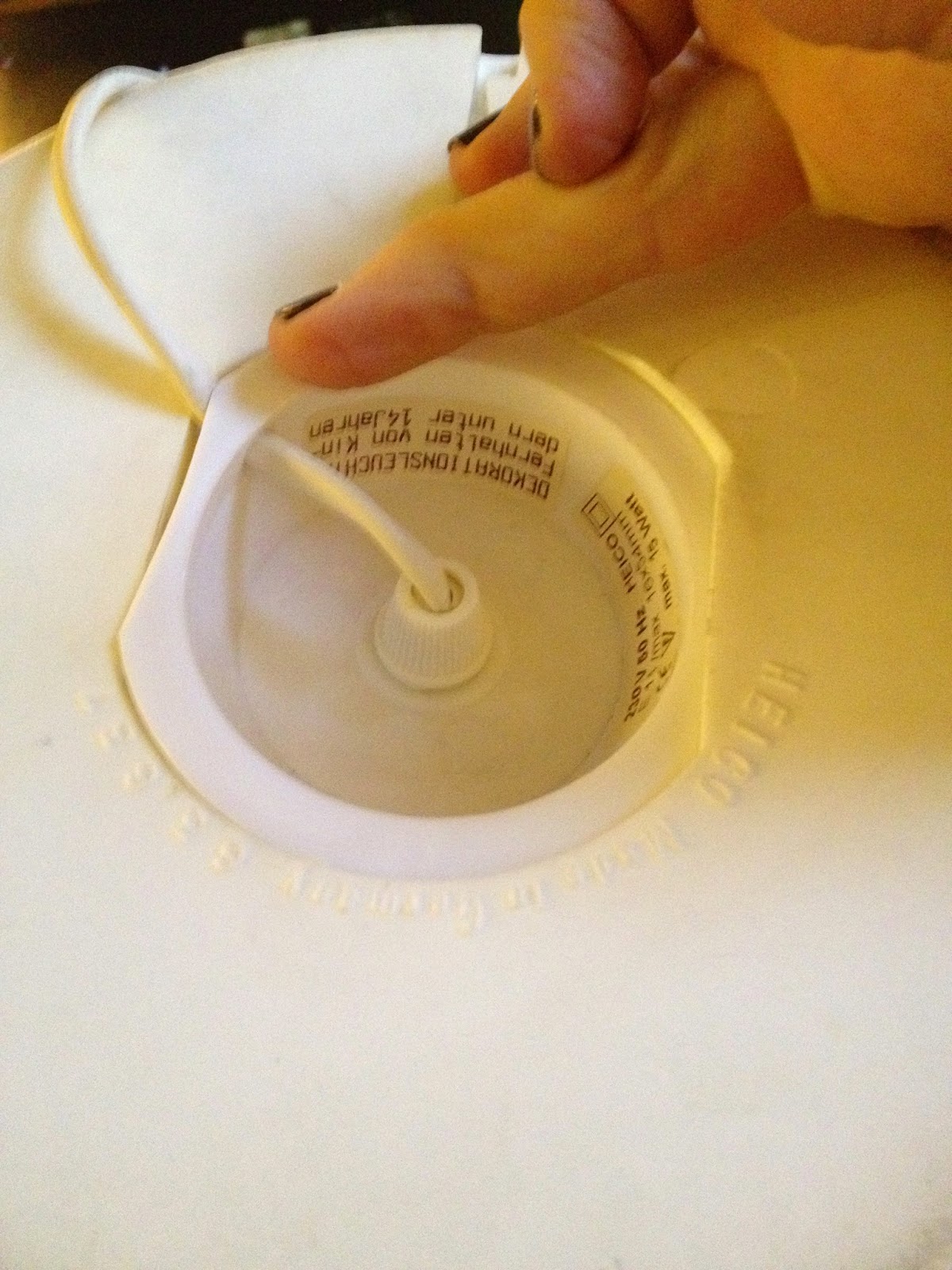 Changer l'ampoule de sa lampe champignon Egmont HEICO.