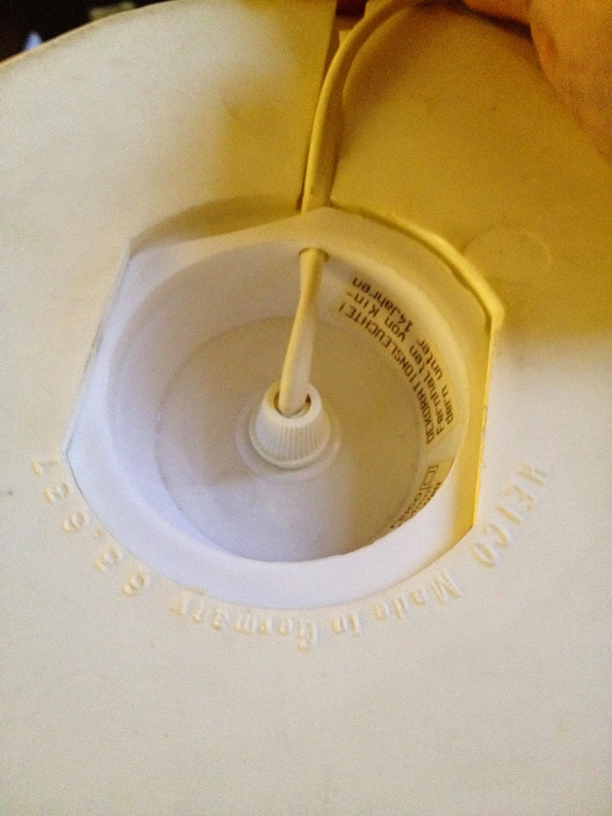 Changer l'ampoule de sa lampe champignon Egmont HEICO.