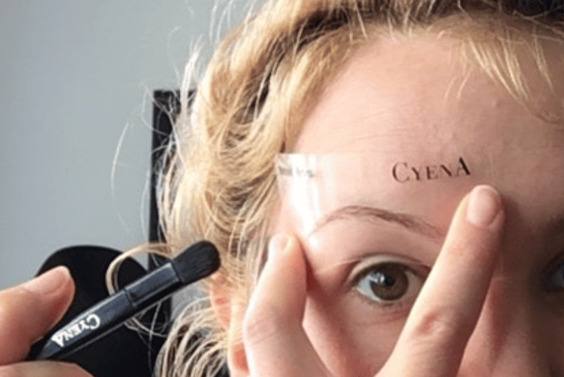 avis cyena make up kit sourcils