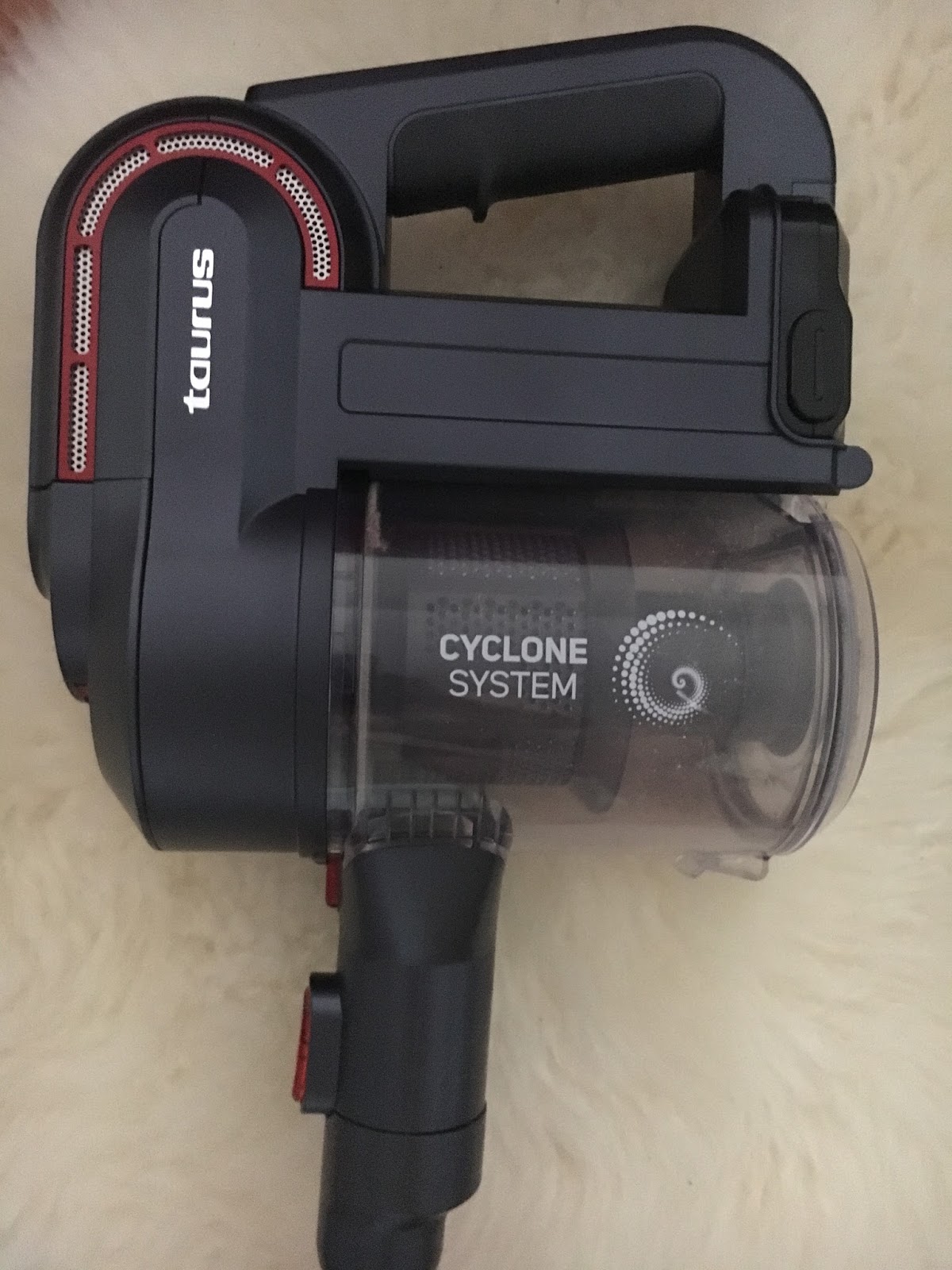 le balai aspirateur ultimate lithium de chez Taurus le balai aspirateur ultimate lithium de chez Taurus