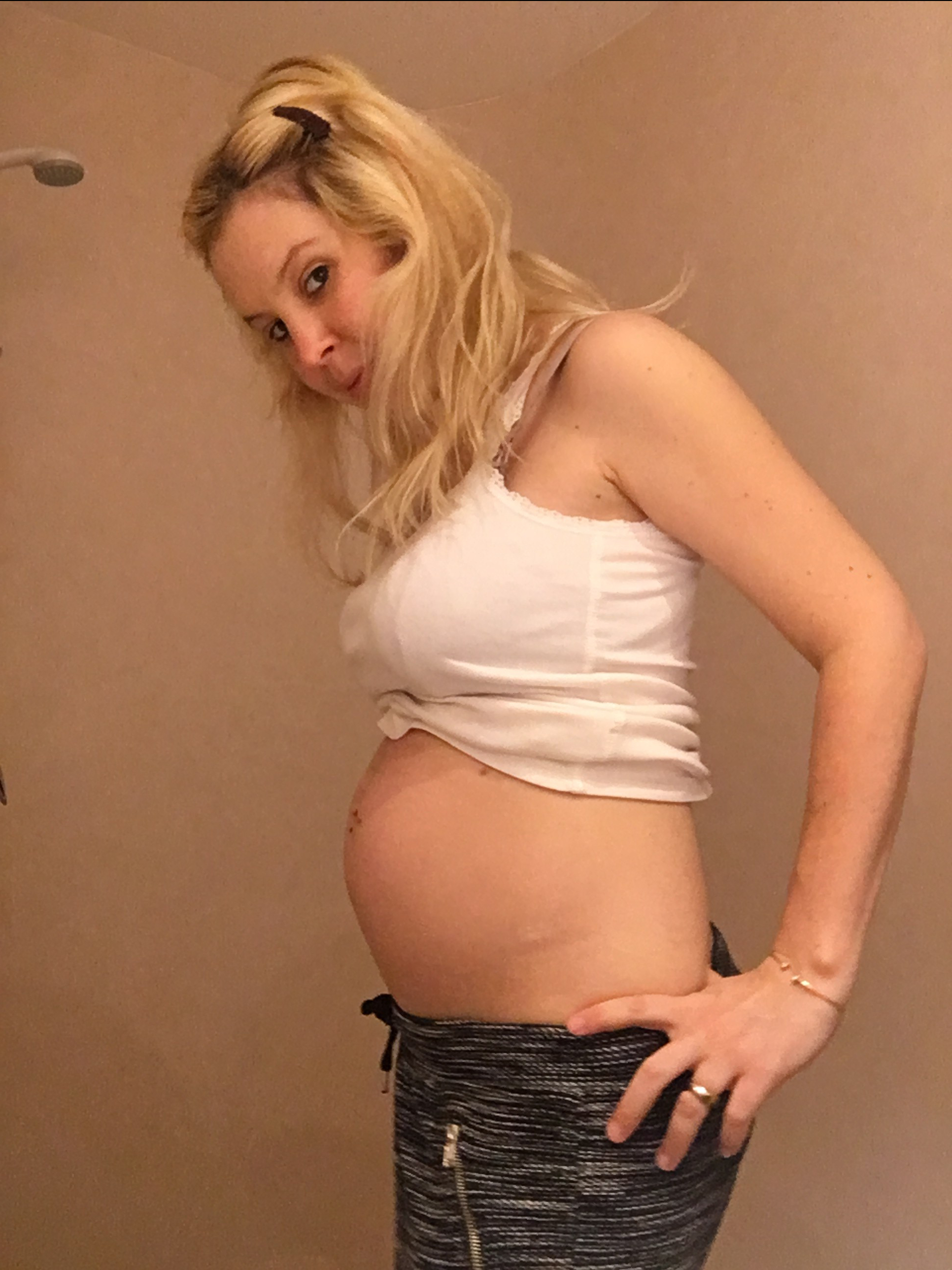 photo de mon ventre aprés avoir accouché .