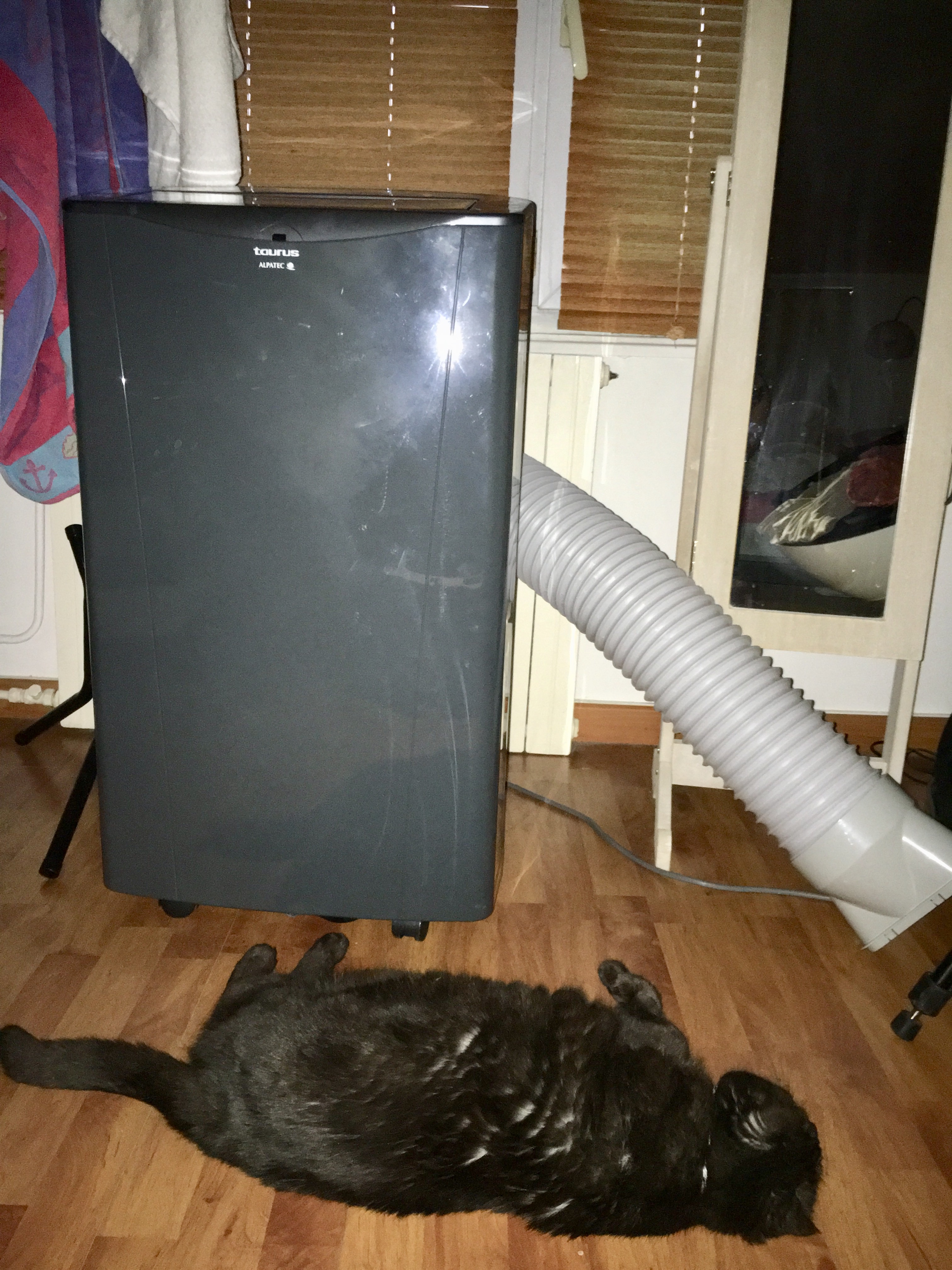 climatiseur mobil sur roulette gris alpatec taurus