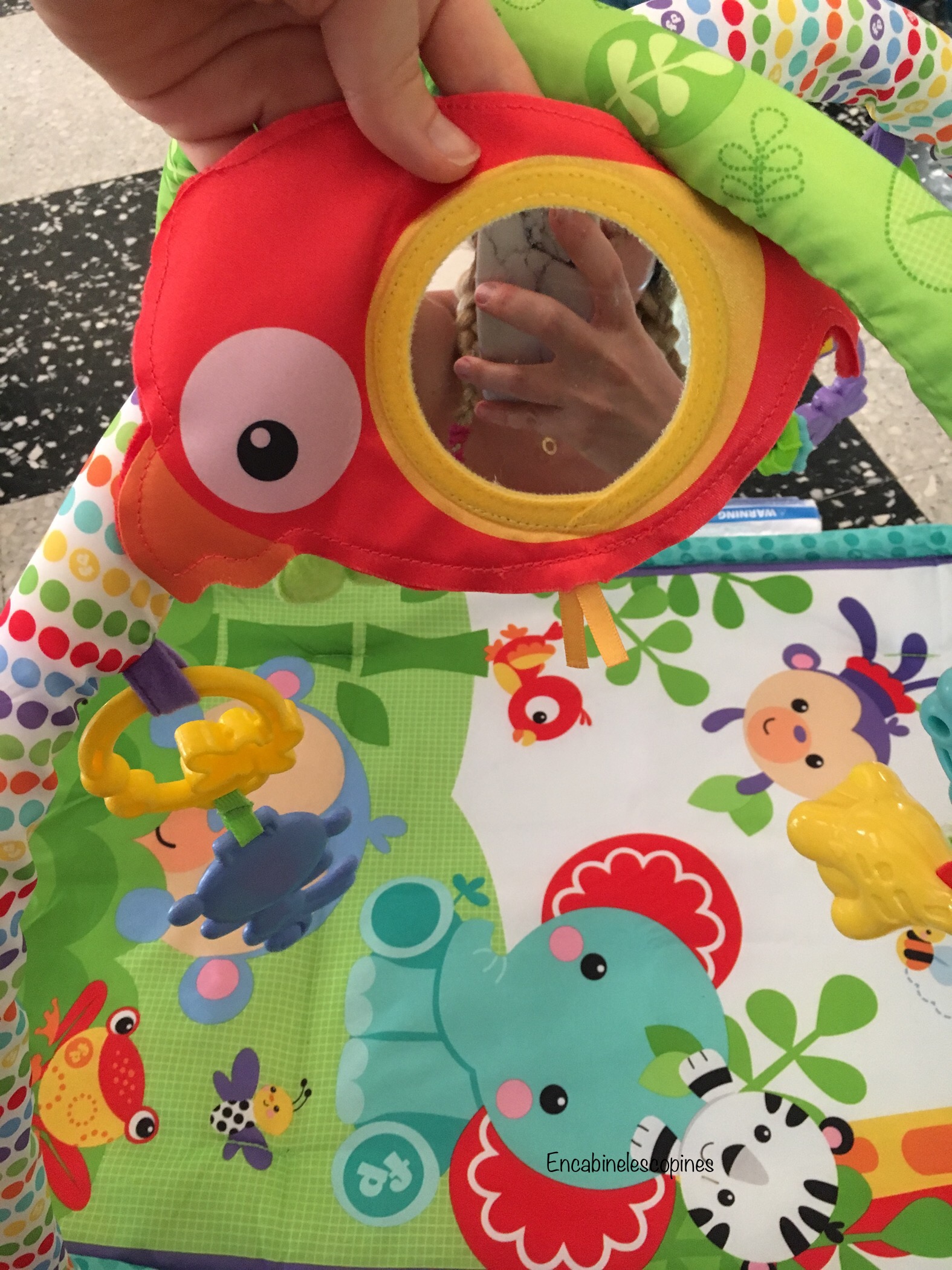 miroir suspendu dans un perroquet du tapis d'éveil fisher price amis de la jungle 