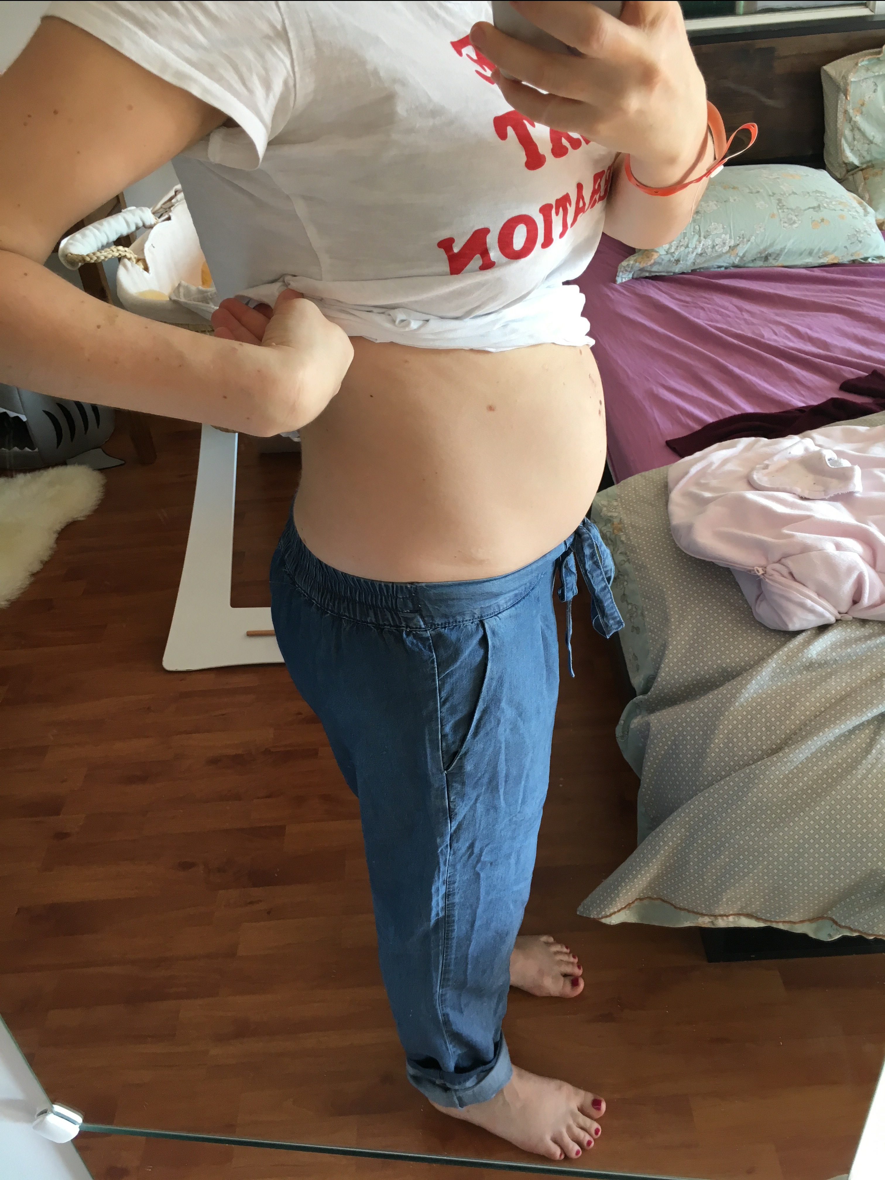 ventre aprés une semaine accouchement