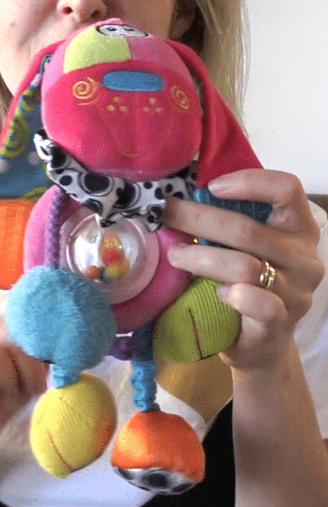 Liste de jouets pour éveiller bébé 0 à 6 mois