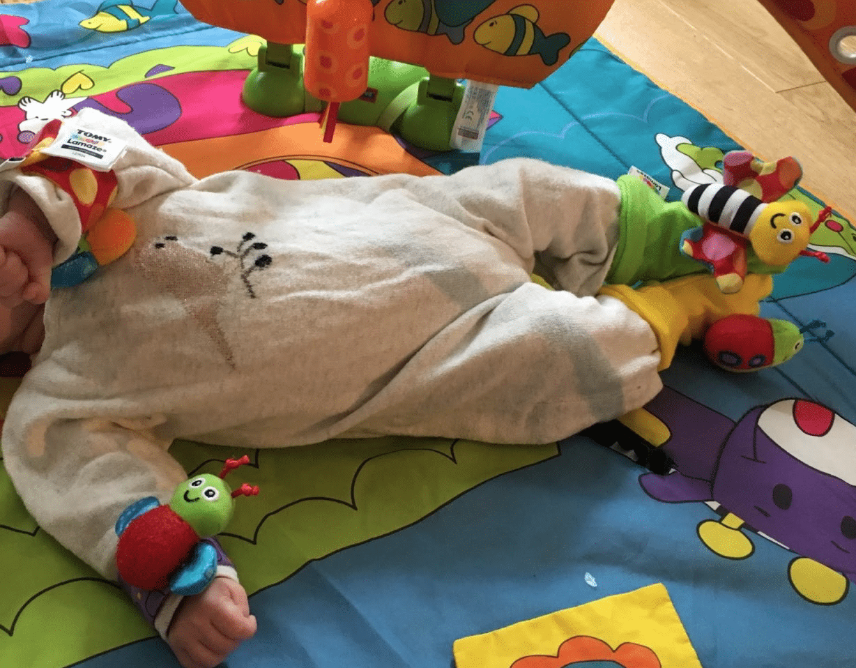 Liste de jouets pour éveiller bébé 0 à 6 mois