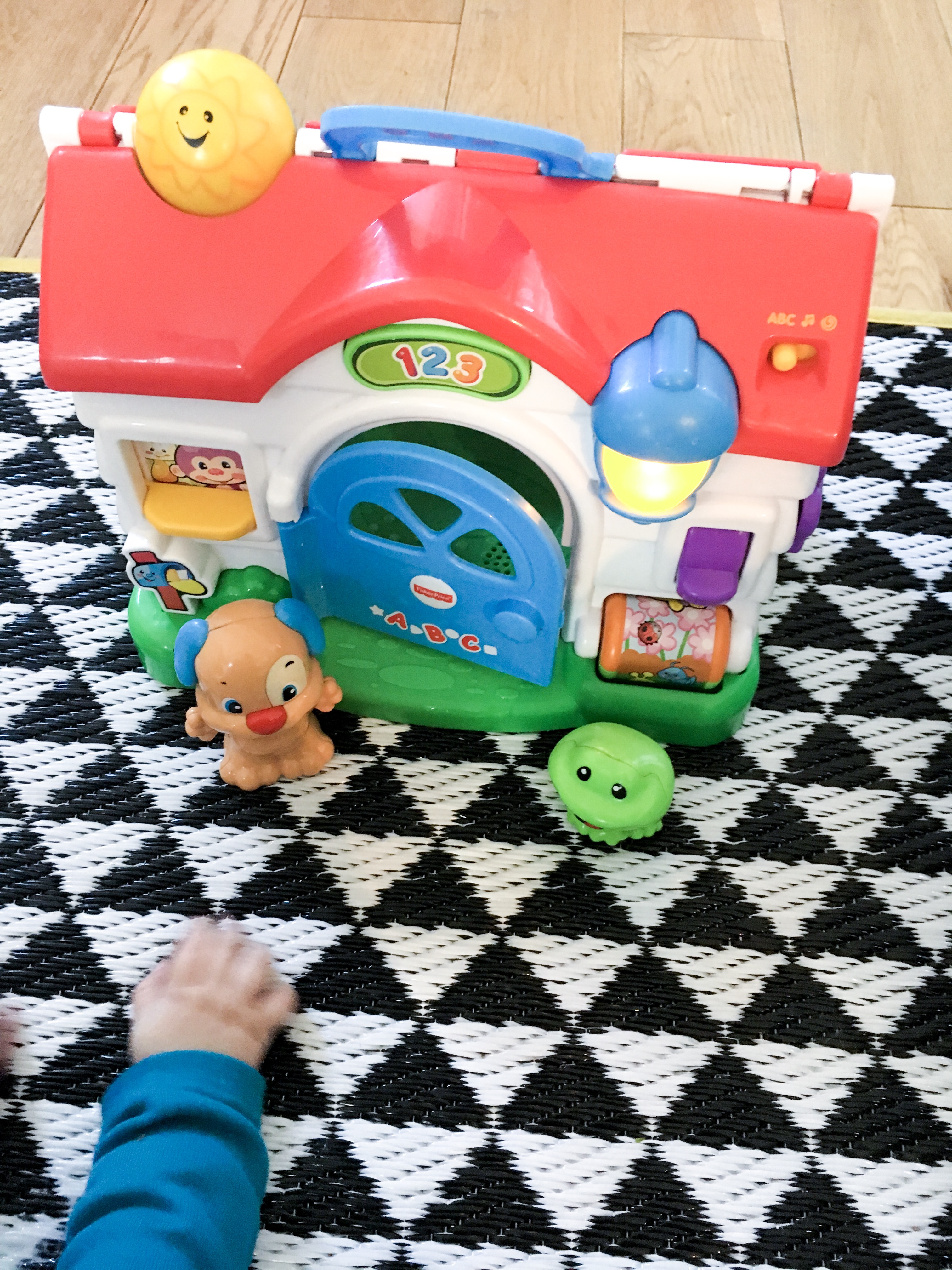 maison de Puppy maison Fisher Price jouet captivant bébé 6 mois 