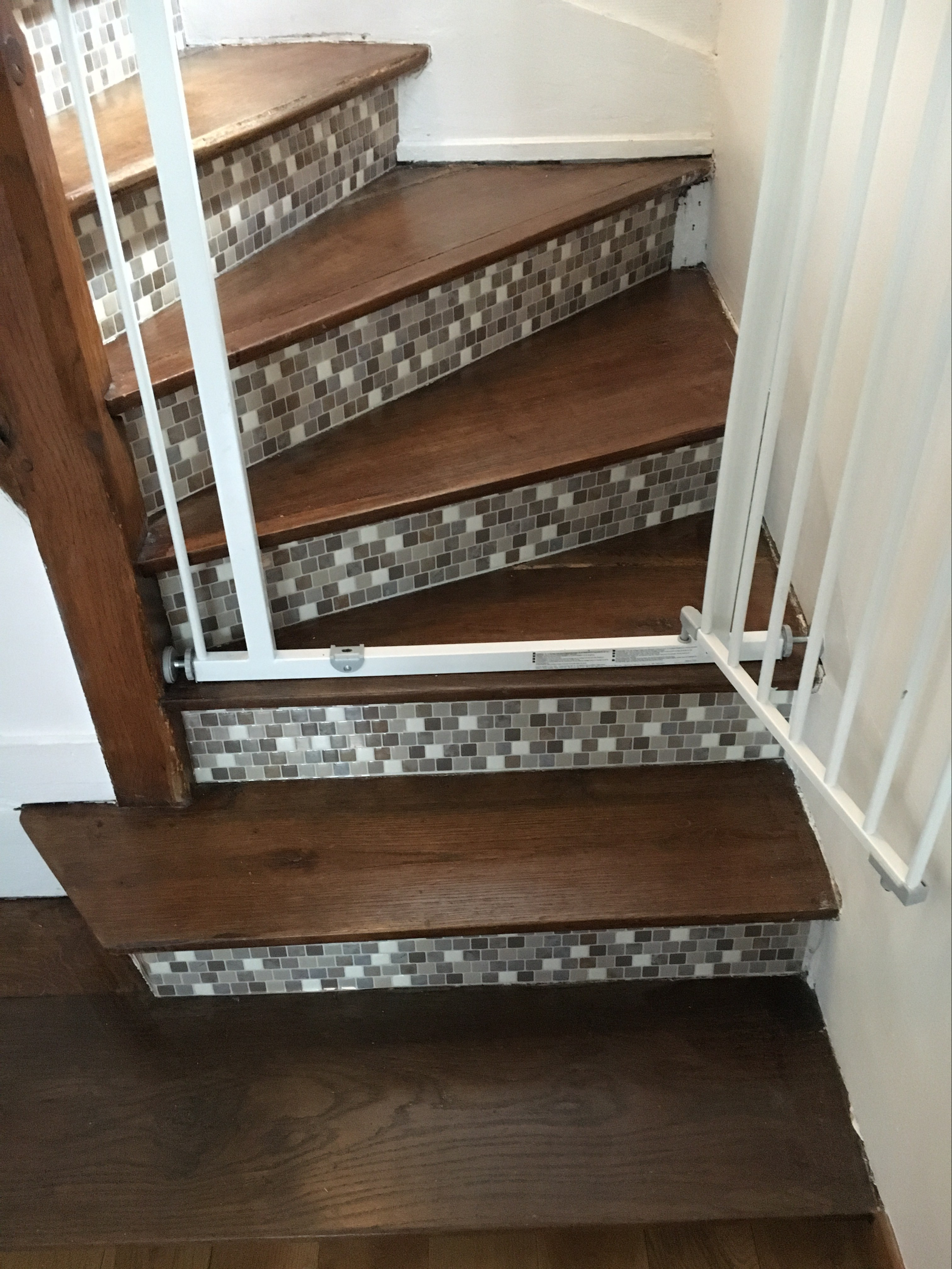 relooker des contremarches avec du carrelage autocollant the smart tiles relooker des contremarches avec du carrelage autocollant the smart tiles