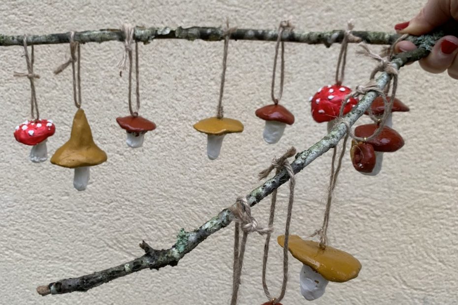 Diy des champignons à suspendre en pâte autorducissante