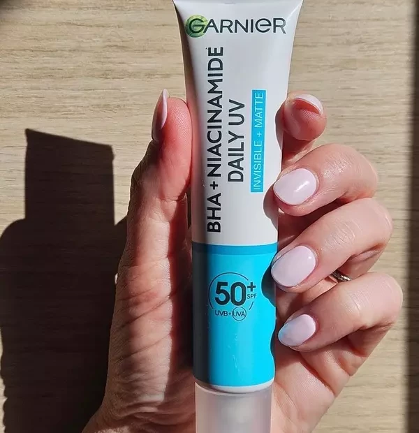 avis complet sur la crème UV quotidienne Garnier BHA + Niacinamide SPF50+