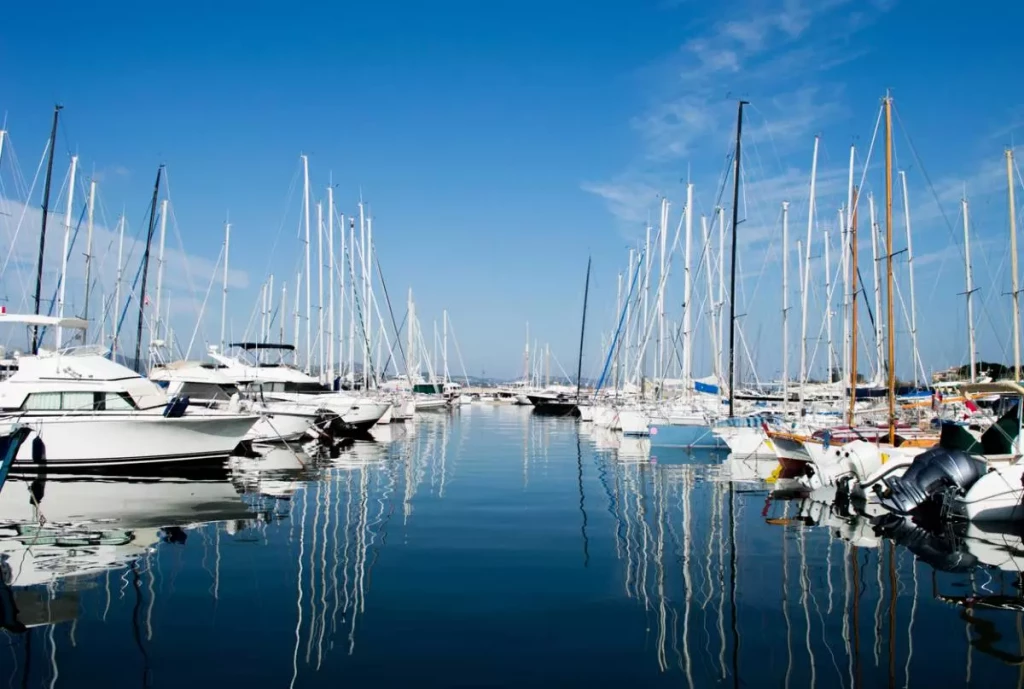 image-du-port-a-la-haute-mer-vivre-sa-premiere-aventure-en-voilier